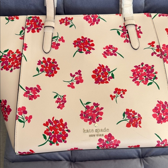 Kate Spade Beige Tote with Red Floral Design BRAND NEW MAKE OFFER - Picture 1 of 2